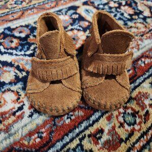 Minnetonka baby booties mocassin size 1